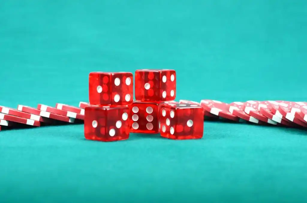 Antarmuka permainan Gaple Online di platform 12 toto dengan tampilan batu domino dan papan permainan